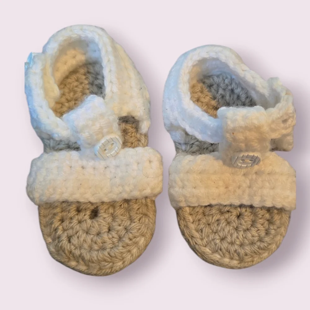 Handmade Adorable Knit Baby Slippers - White and Tan